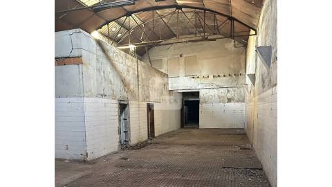 Moradia para Reabilitação para Indústria ou Habitação na Maia