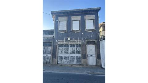 Moradia para Reabilitação para Indústria ou Habitação na Maia