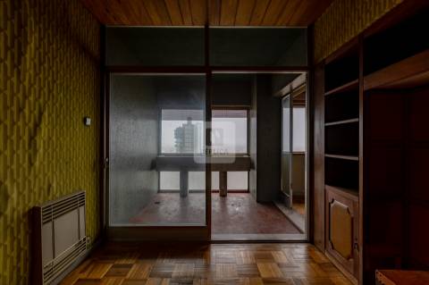 Apartamento T5 junto ao Metro da Trindade, Porto