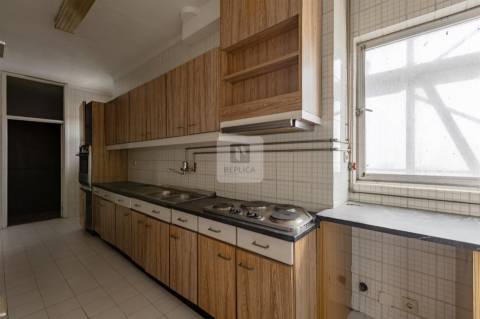 Apartamento T5 junto ao Metro da Trindade, Porto