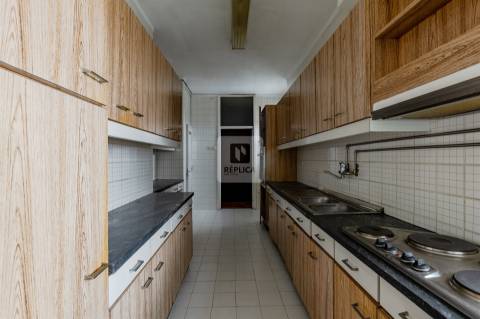 Apartamento T5 junto ao Metro da Trindade, Porto