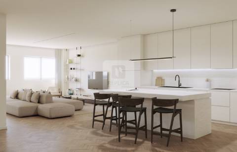 Apartamento T5 junto ao Metro da Trindade, Porto