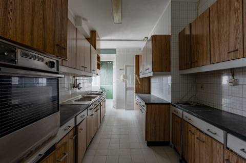 Apartamento T5 junto ao Metro da Trindade, Porto