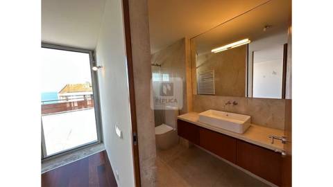 Apartamento T3+1 Duplex com Vistas de Mar na Foz do Douro
