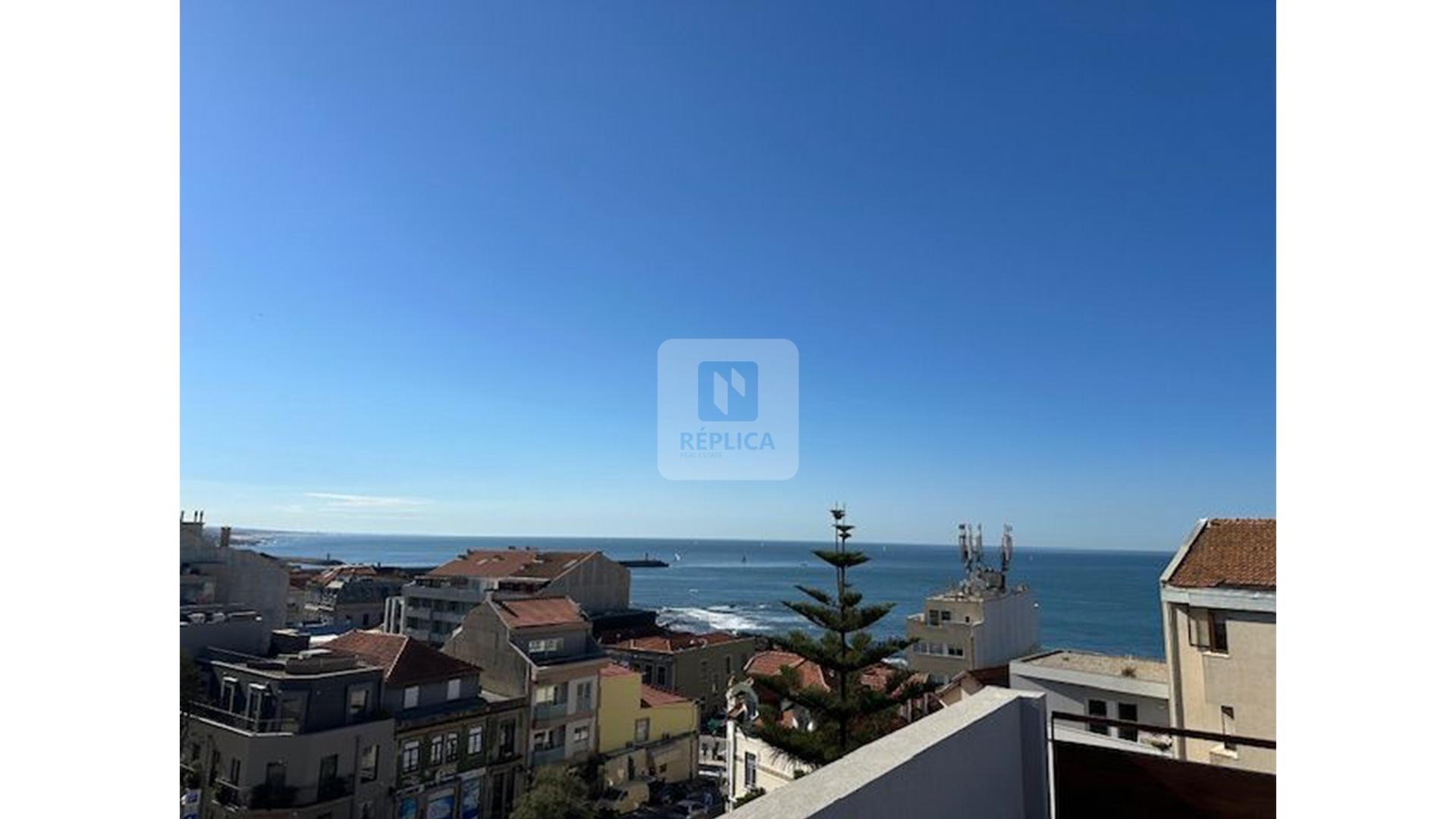 Apartamento T3+1 Duplex com Vistas de Mar na Foz do Douro