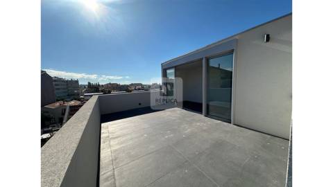 Apartamento T3+1 Duplex com Vistas de Mar na Foz do Douro