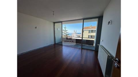 Apartamento T3+1 Duplex com Vistas de Mar na Foz do Douro