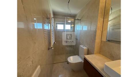 Apartamento T3+1 Duplex com Vistas de Mar na Foz do Douro