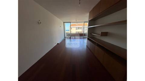 Apartamento T3+1 Duplex com Vistas de Mar na Foz do Douro