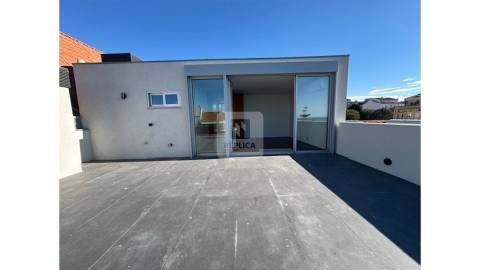 Apartamento T3+1 Duplex com Vistas de Mar na Foz do Douro