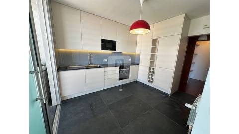 Apartamento T3+1 Duplex com Vistas de Mar na Foz do Douro