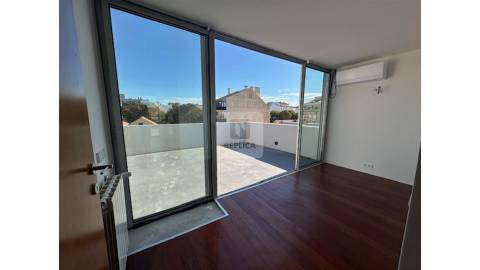 Apartamento T3+1 Duplex com Vistas de Mar na Foz do Douro