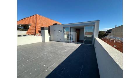 Apartamento T3+1 Duplex com Vistas de Mar na Foz do Douro