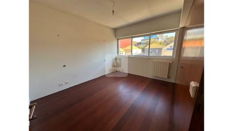 Apartamento T3+1 Duplex com Vistas de Mar na Foz do Douro