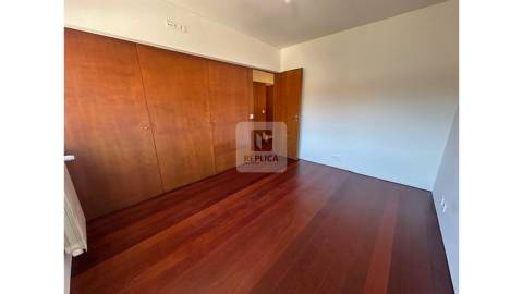 Apartamento T3+1 Duplex com Vistas de Mar na Foz do Douro