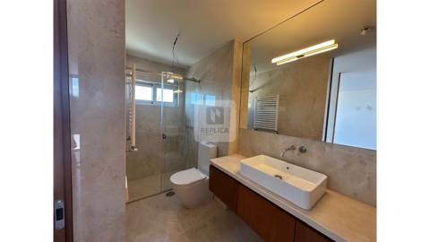 Apartamento T3+1 Duplex com Vistas de Mar na Foz do Douro