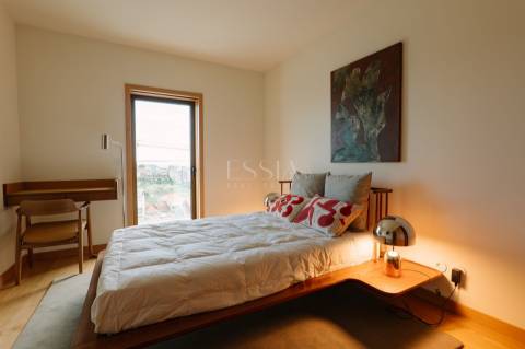 Apartamento T2 com Varanda e Garagem no Porto Art Square