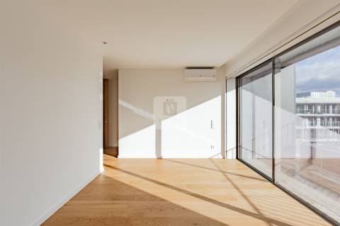 Penthouse T4 de 3 frentes e Varandas de 45 m2 em Matosinhos Sul