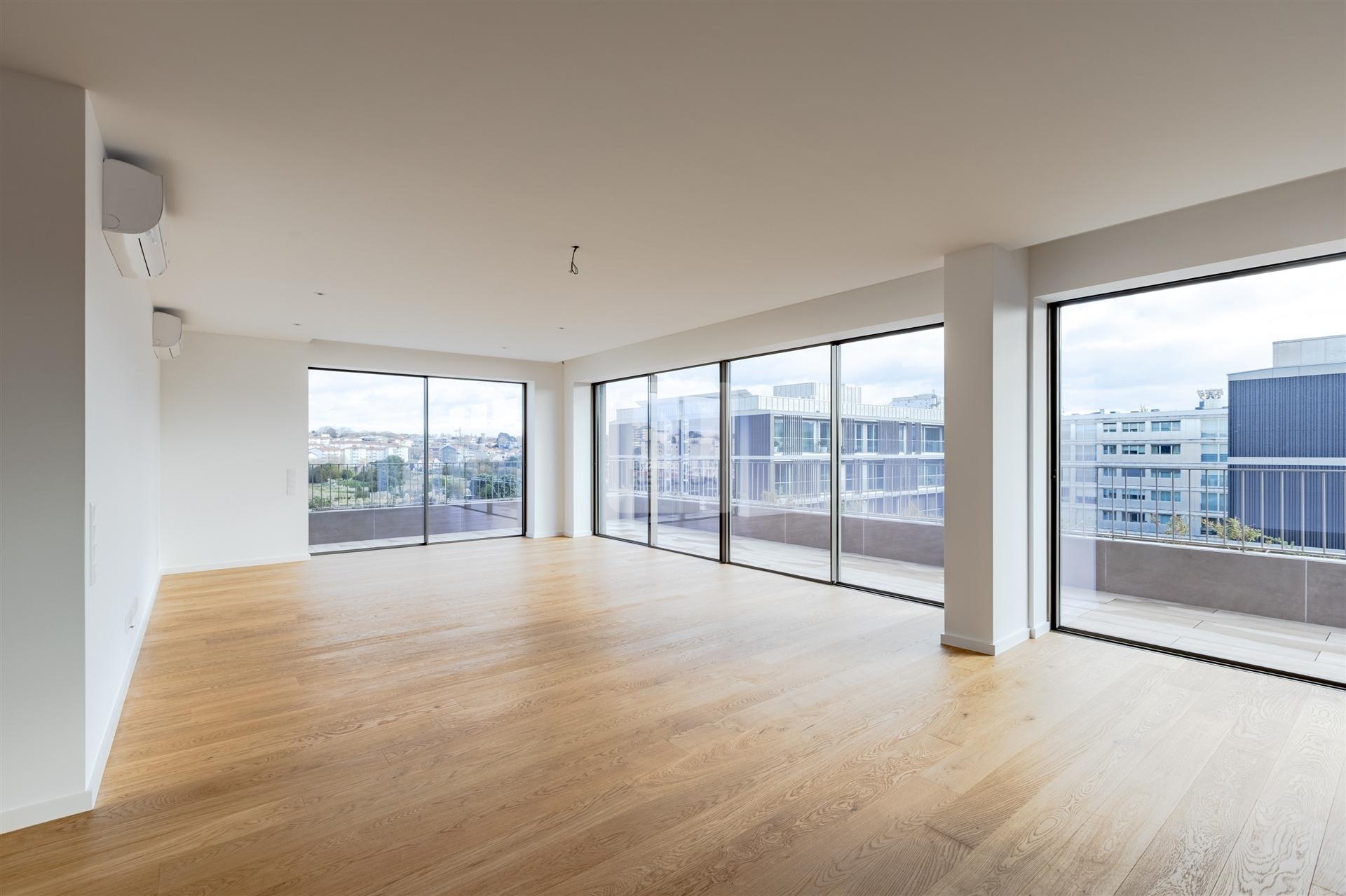 Penthouse T4 de 3 frentes e Varandas de 45 m2 em Matosinhos Sul