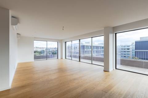 Penthouse T4 de 3 frentes e Varandas de 45 m2 em Matosinhos Sul