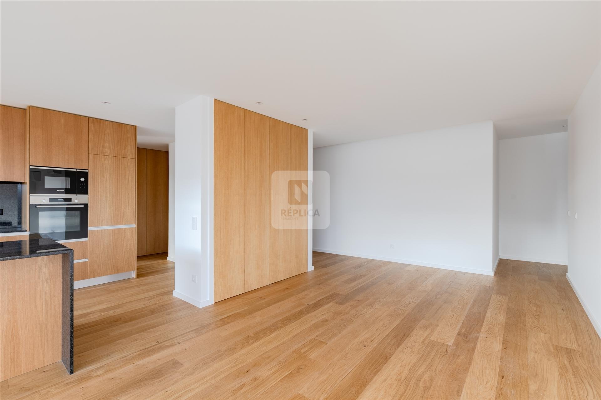 Penthouse T4 de 3 frentes e Varandas de 45 m2 em Matosinhos Sul