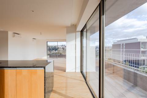 Penthouse T4 de 3 frentes e Varandas de 45 m2 em Matosinhos Sul