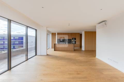Penthouse T4 de 3 frentes e Varandas de 45 m2 em Matosinhos Sul