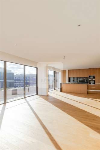 Penthouse T4 de 3 frentes e Varandas de 45 m2 em Matosinhos Sul