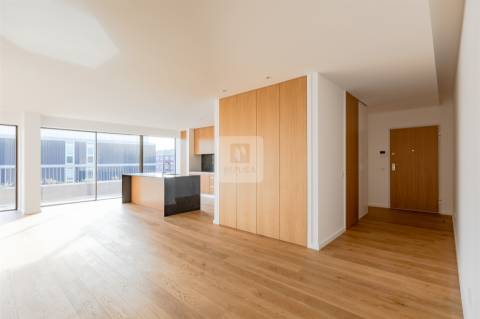 Penthouse T4 de 3 frentes e Varandas de 45 m2 em Matosinhos Sul