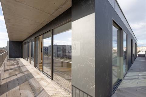 Penthouse T4 de 3 frentes e Varandas de 45 m2 em Matosinhos Sul