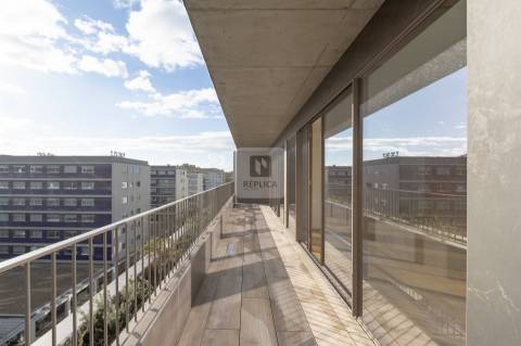 Penthouse T4 de 3 frentes e Varandas de 45 m2 em Matosinhos Sul