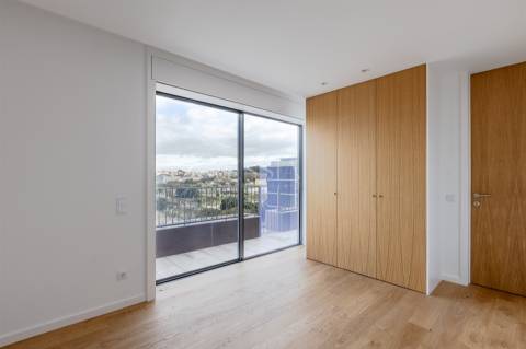 Penthouse T4 de 3 frentes e Varandas de 45 m2 em Matosinhos Sul