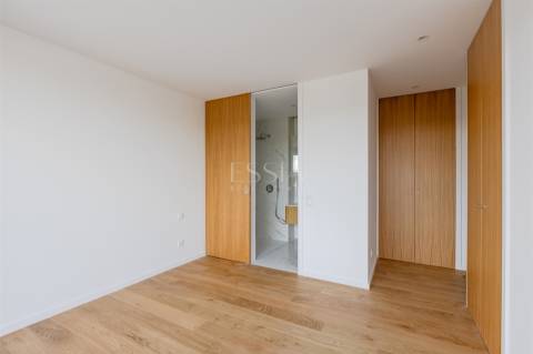 Penthouse T4 de 3 frentes e Varandas de 45 m2 em Matosinhos Sul