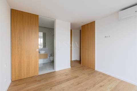 Penthouse T4 de 3 frentes e Varandas de 45 m2 em Matosinhos Sul