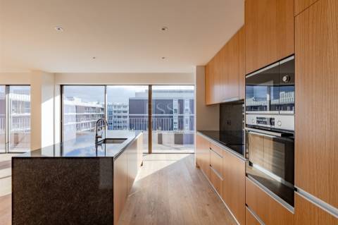 Penthouse T4 de 3 frentes e Varandas de 45 m2 em Matosinhos Sul