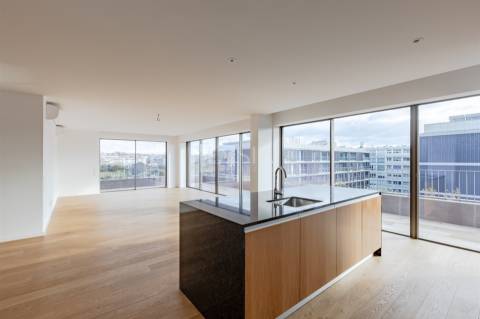 Penthouse T4 de 3 frentes e Varandas de 45 m2 em Matosinhos Sul