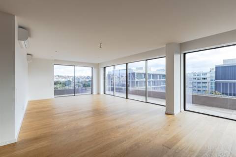 Penthouse T4 de 3 frentes e Varandas de 45 m2 em Matosinhos Sul