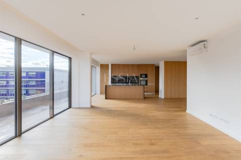 Penthouse T4 de 3 frentes e Varandas de 45 m2 em Matosinhos Sul