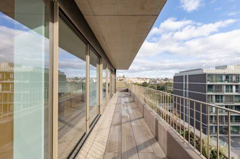 Penthouse T4 de 3 frentes e Varandas de 45 m2 em Matosinhos Sul