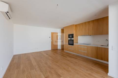 Apartamento T2 Novo com Varanda e Garagem em Matosinhos Sul