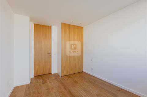 Apartamento T2 Novo com Varanda e Garagem em Matosinhos Sul