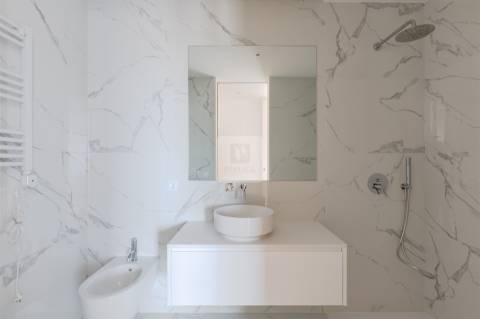 Apartamento T2 Novo com Varanda e Garagem em Matosinhos Sul