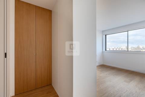 Apartamento T2 Novo com Varanda e Garagem em Matosinhos Sul