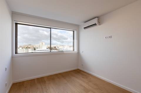 Apartamento T2 Novo com Varanda e Garagem em Matosinhos Sul