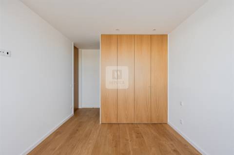 Apartamento T2 Novo com Varanda e Garagem em Matosinhos Sul