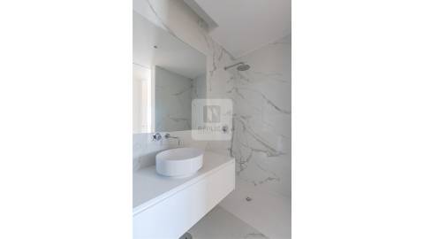 Apartamento T2 Novo com Varanda e Garagem em Matosinhos Sul