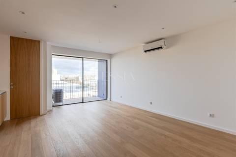 Apartamento T2 Novo com Varanda e Garagem em Matosinhos Sul