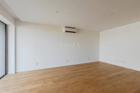 Apartamento T2 Novo com Varanda e Garagem em Matosinhos Sul