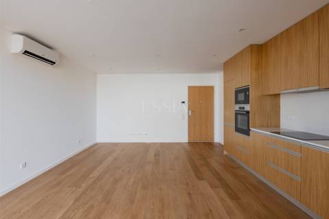 Apartamento T2 Novo com Varanda e Garagem em Matosinhos Sul