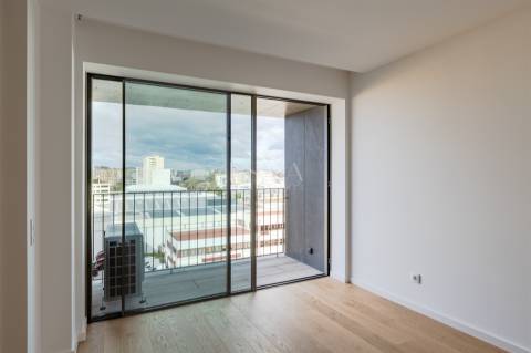 Apartamento T2 Novo com Varanda e Garagem em Matosinhos Sul